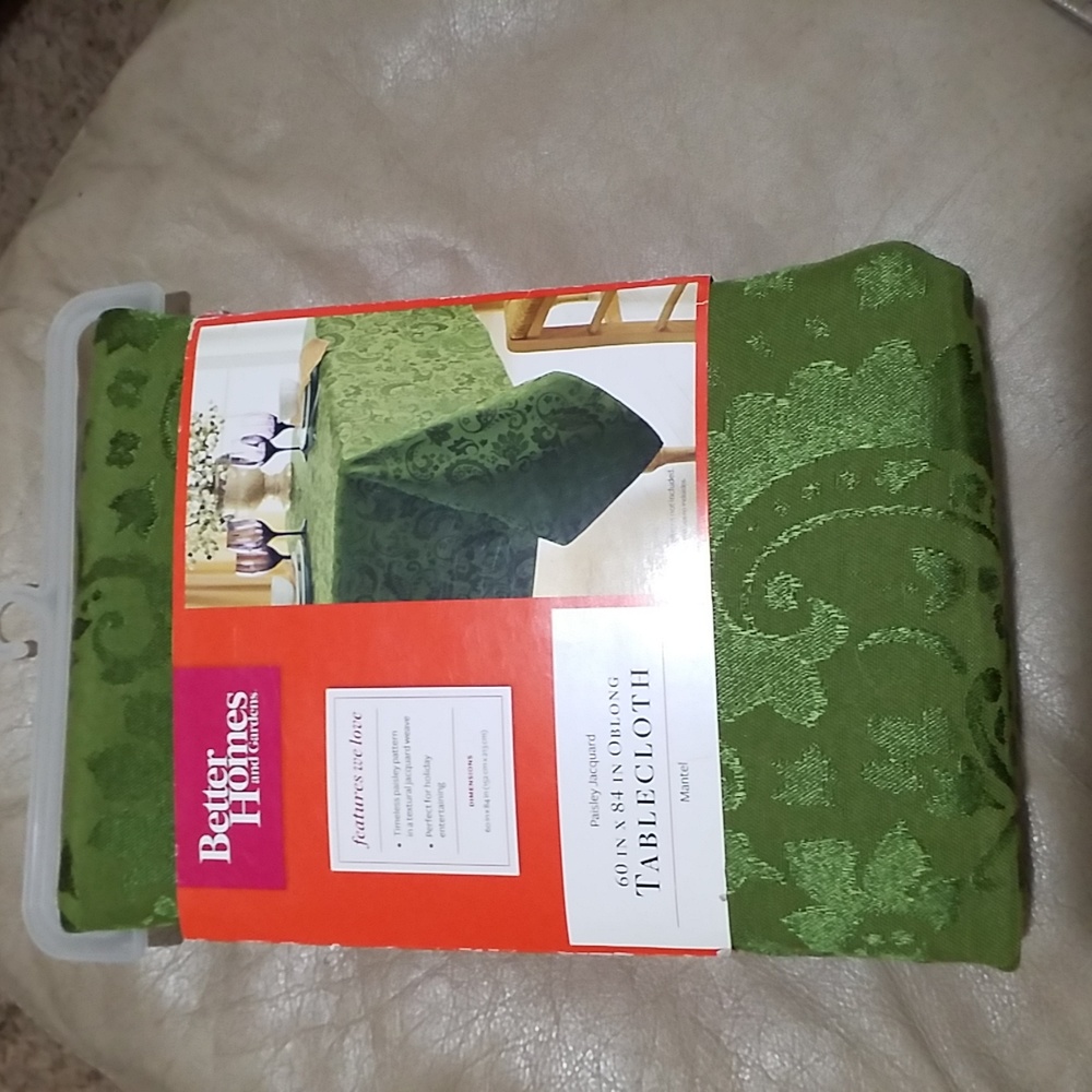 Better Homes and Gardens Green Tablecloth